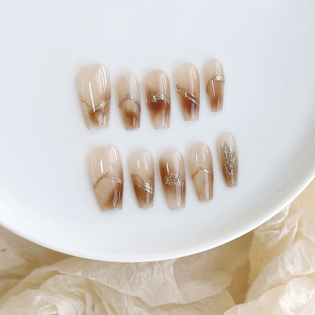 Luxurious Nail Art Set with Gold Accents