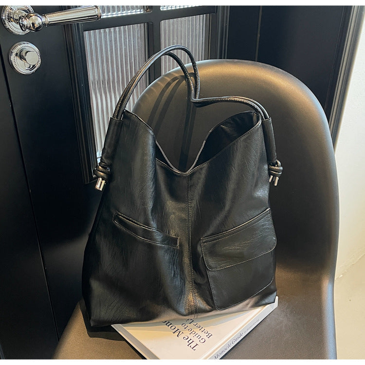 Casual tote bag with practical front pockets Stornfield