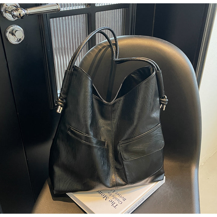 Casual tote bag with practical front pockets Stornfield