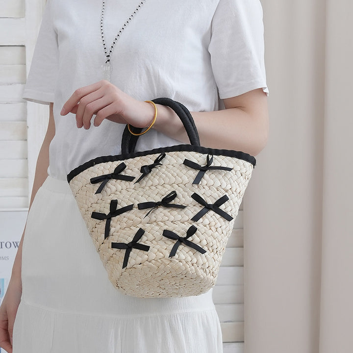 Basket bag with delicate bows and Stornfield lining