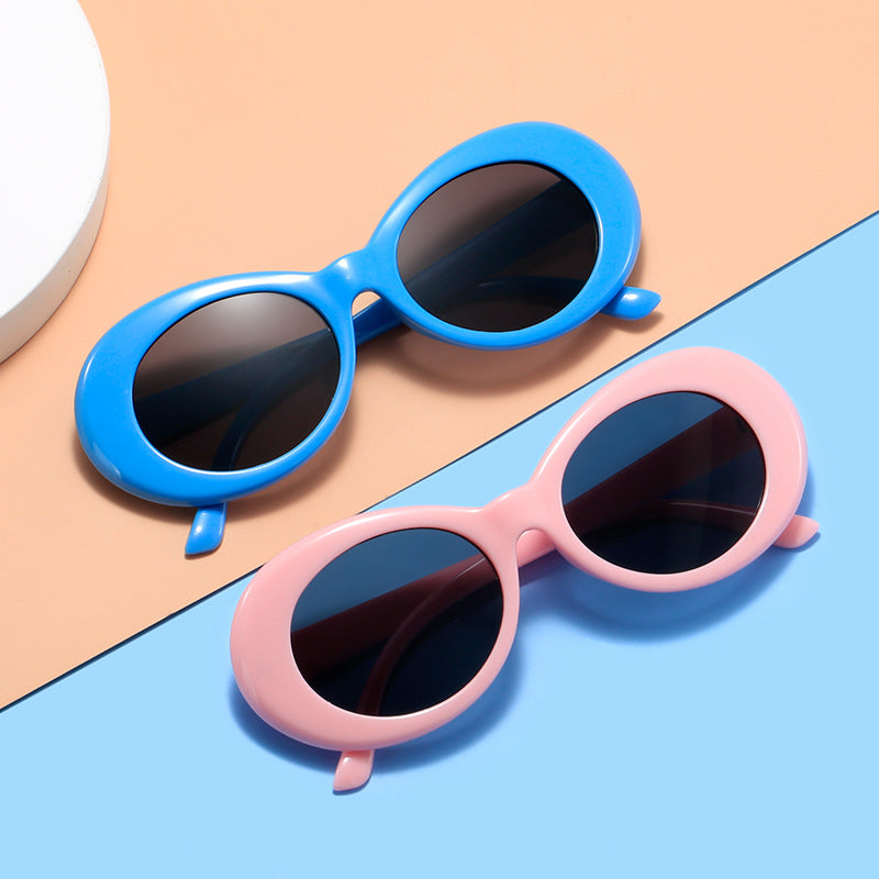 Ladies retro-inspired sunglasses with an elegant, oval frame Stornfield