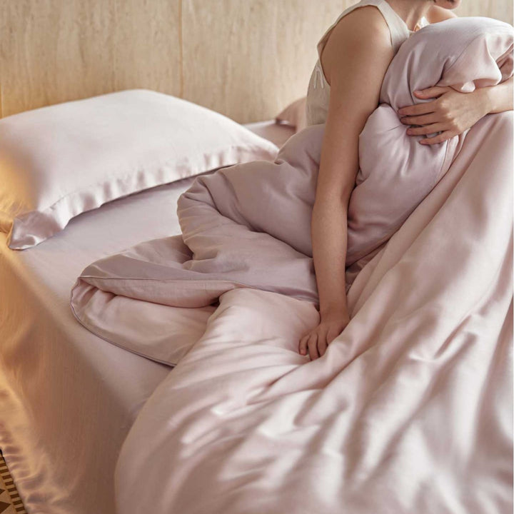 Silky-gloss premium bedding set made of cotton satin