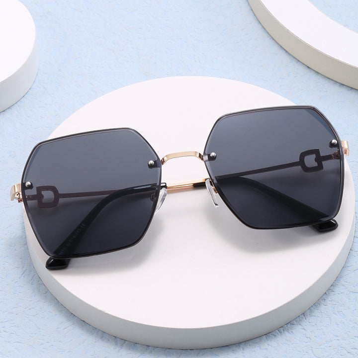 Women's extravagant and modern sunglasses in an unusual design Stornfield