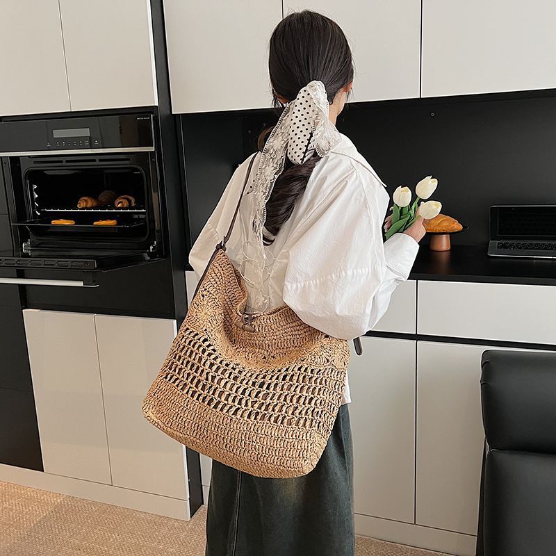 Braided handbag with sturdy leather straps Stornfield