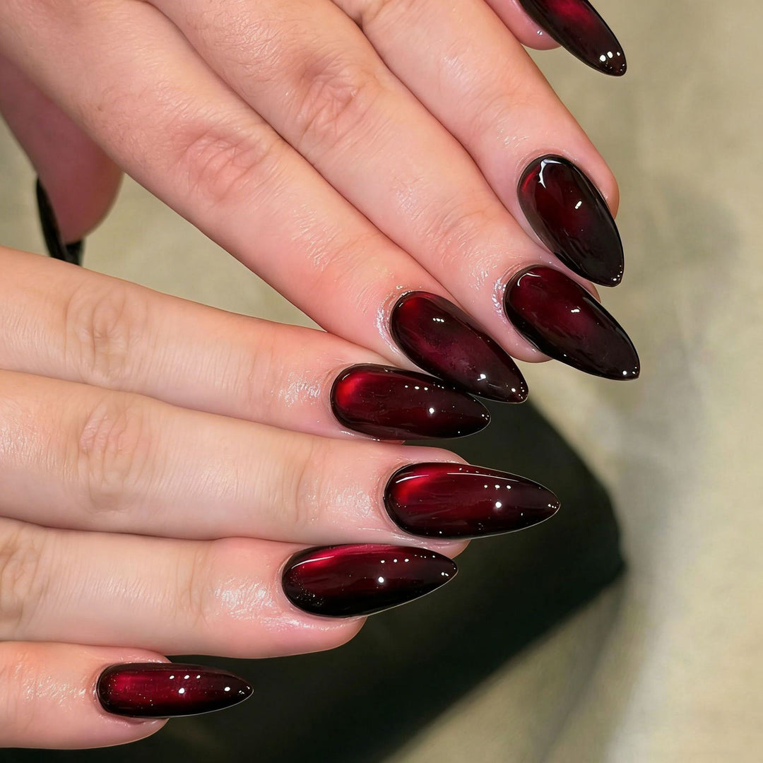Artificial Nails in Elegant Design with Shimmering Finish Stornfield
