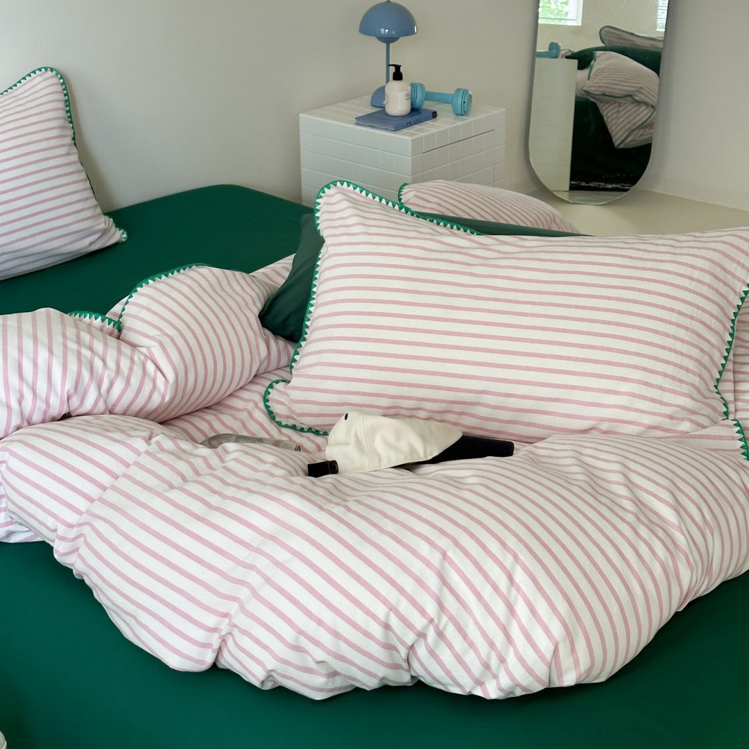 Striped cotton percale bedding set with contrasting decorative piping