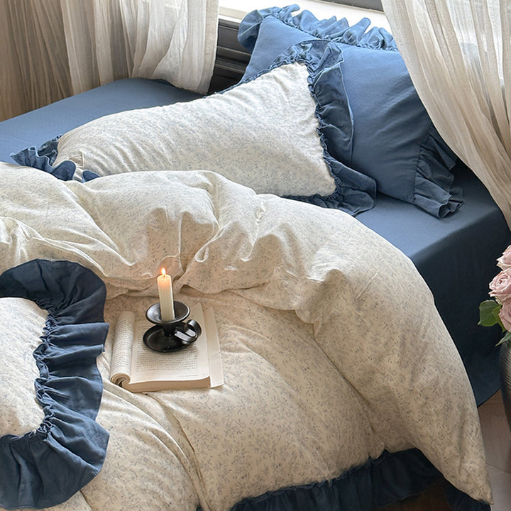 Vintage romantic bedding set with ruffled hem and floral pattern
