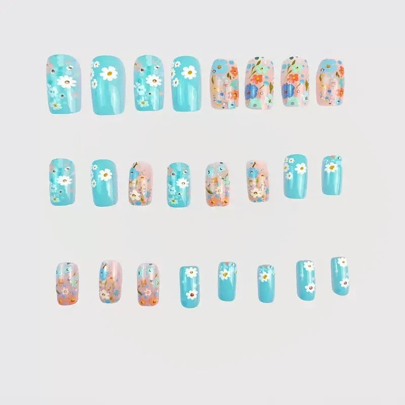 Nail set with floral 3D accents Stornfield