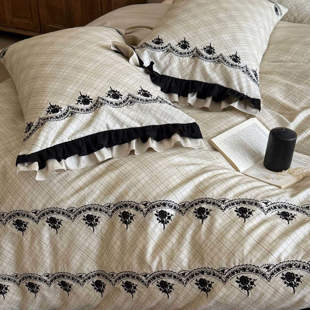 Ruffled Embroidered Cotton-Linen Duvet Cover Set with Scalloped Black Trim