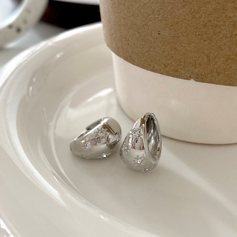 Fashionable earrings with floral design Stornfield