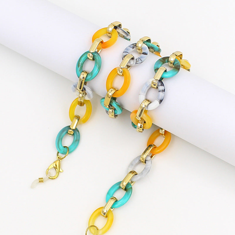 Elegant Chain Eyewear Holder Stornfield