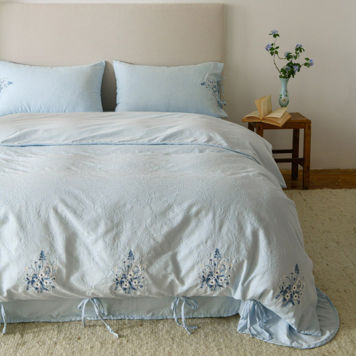 High-quality linen duvet cover set with embroidery and ribbon closure