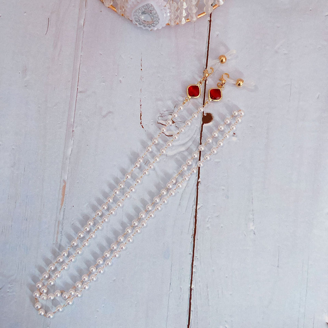 Elegant pearl necklace with golden accents Stornfield