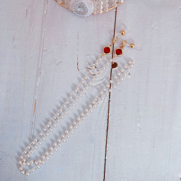 Elegant pearl necklace with golden accents Stornfield