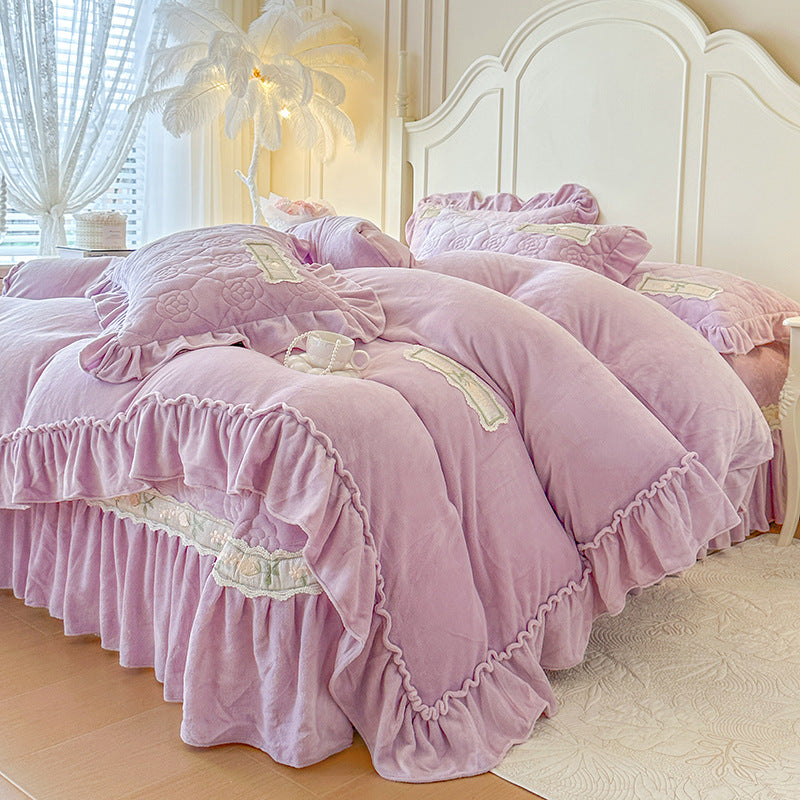 Cozy Floral Embroidered Bedspread Set
