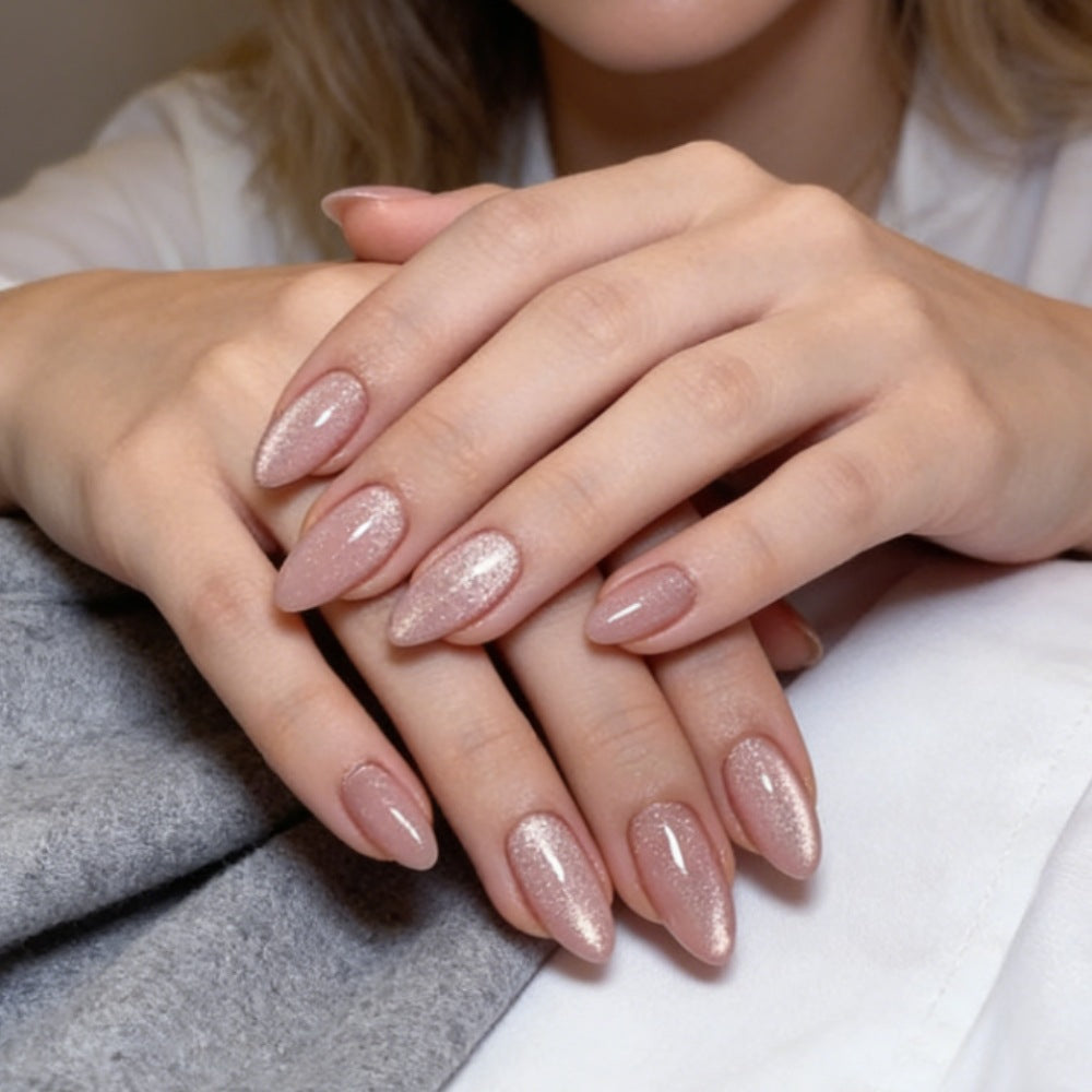 Glittering and Elegant Artificial Nails Stornfield