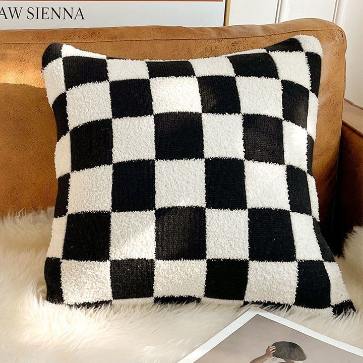 Fluffy decorative cushion with zigzag pattern