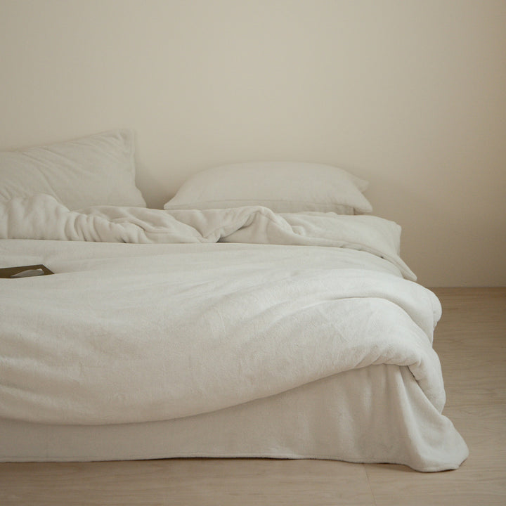 Plush bedding set with extra soft minky surface and pillowcases