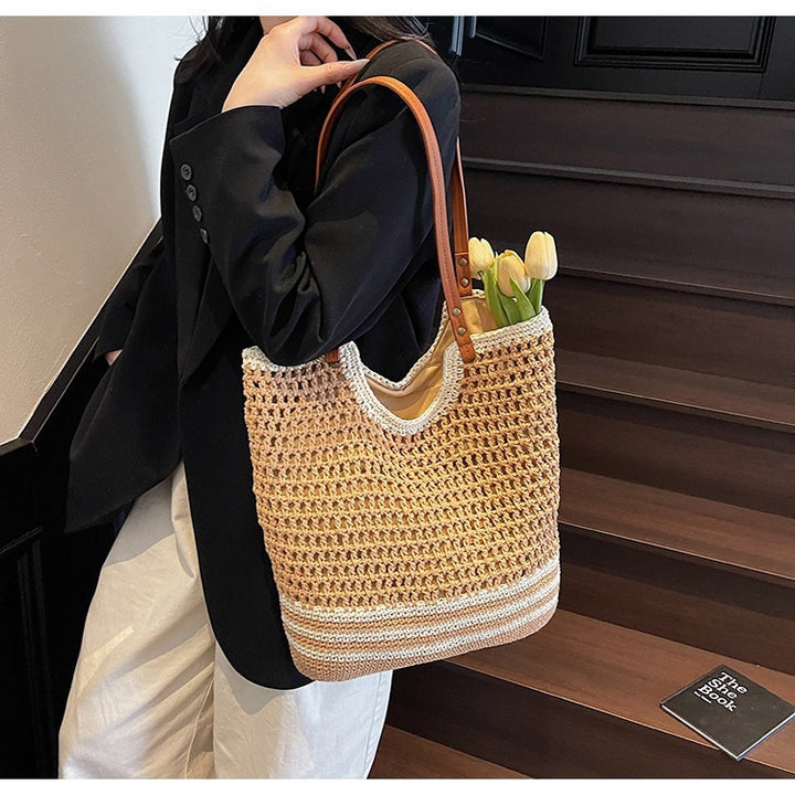 Handcrafted beach bag with fine mesh structures Stornfield