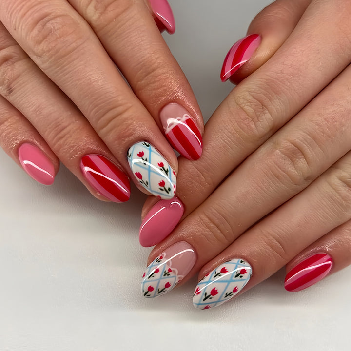 Artistic Floral Patterned Press-On Nail Art Set Stornfield