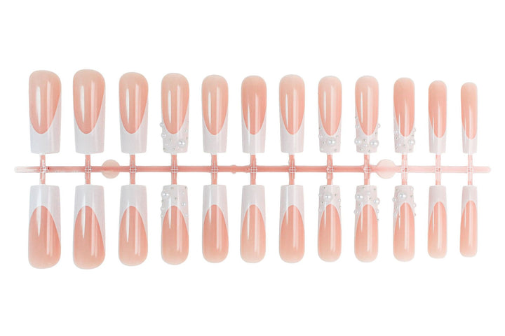 Artificial nails with elegant pearl accents Stornfield