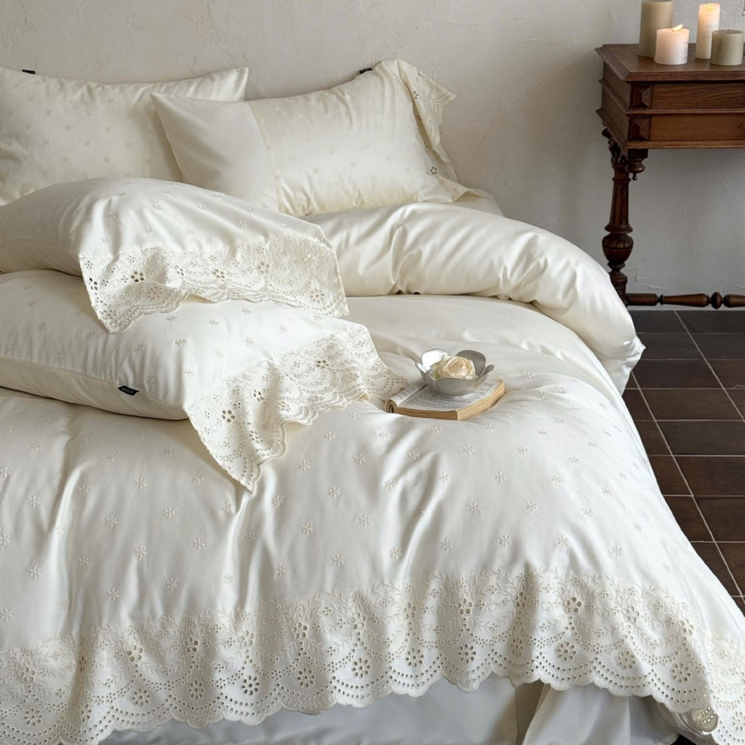 Bedding set with embroidered hole lace made of cotton satin