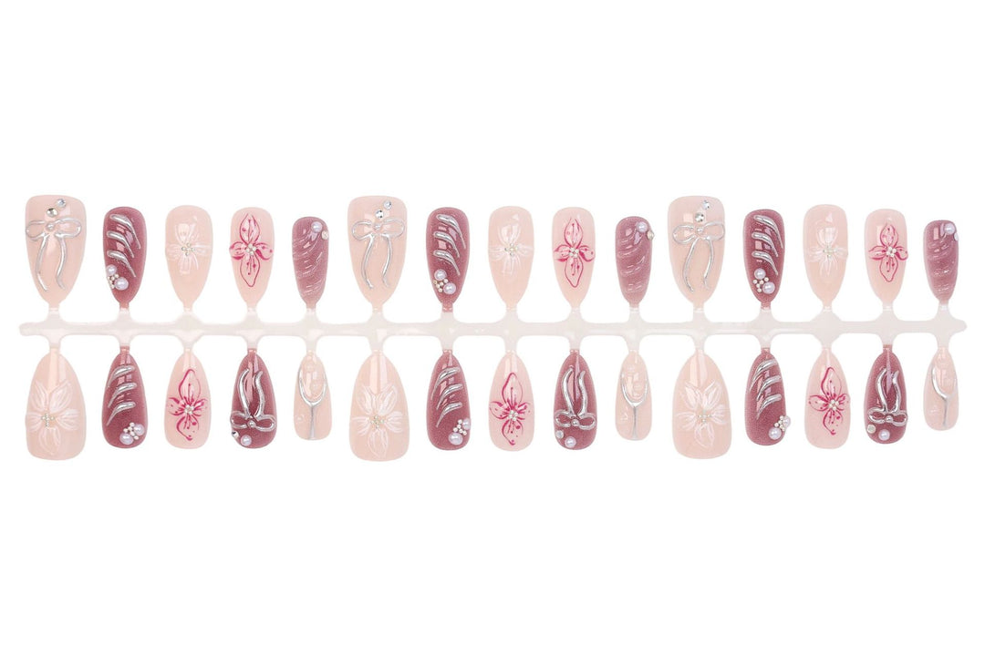 Artificial nails with elegant designs Stornfield