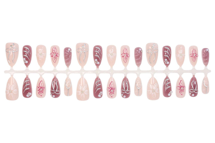 Artificial nails with elegant designs Stornfield