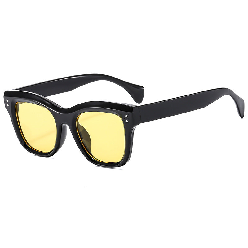 Ladies retro-inspired sunglasses with protective UV light filter Stornfield