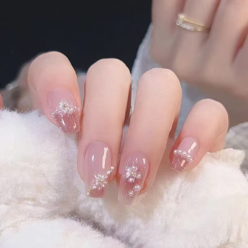 Artificial nails with floral accents Stornfield