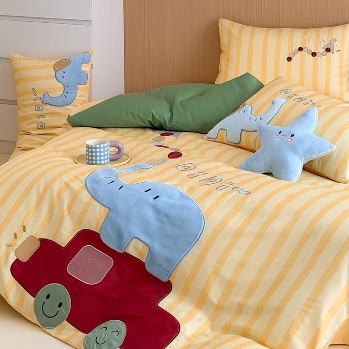 Children's bedding set with quilted appliqués (elephant & car) and reversible function