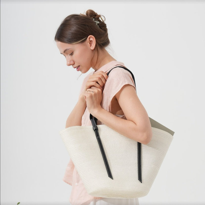 Elegant Beach Bag Made of Woven Natural Material with Leather Accents Stornfield
