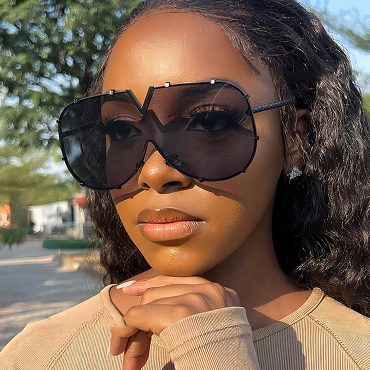 Women oversized goggles in futuristic design Stornfield