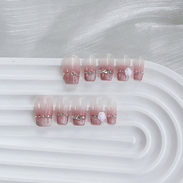 Decorative Press-On Nail Art Set with Elegant Floral Accents