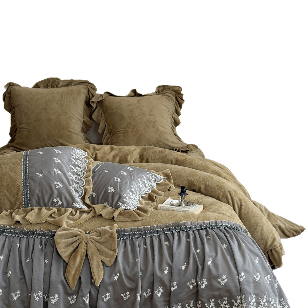 Romantic Ruffled Bedding Set with Organza Ruffle and Floral Jacquard Weaving