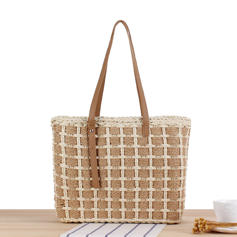 Elegant Straw Bag with Chic Design Stornfield