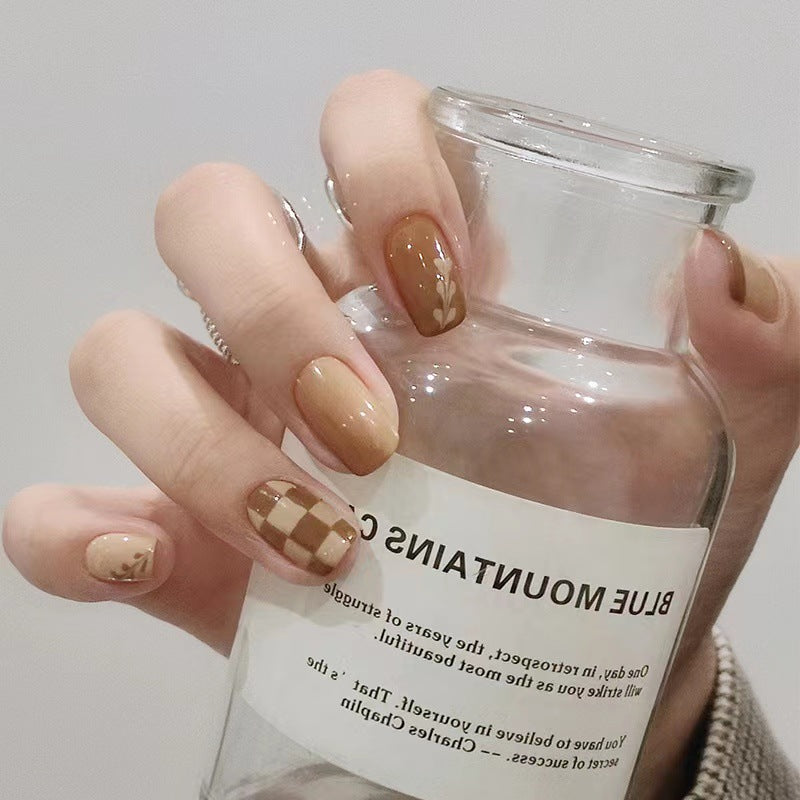 Artful nail art with modern patterns Stornfield
