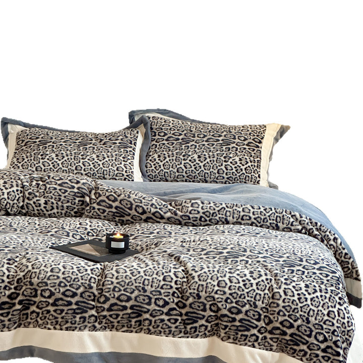 Luxury microfiber bed set with leopard fur look and velvet trim