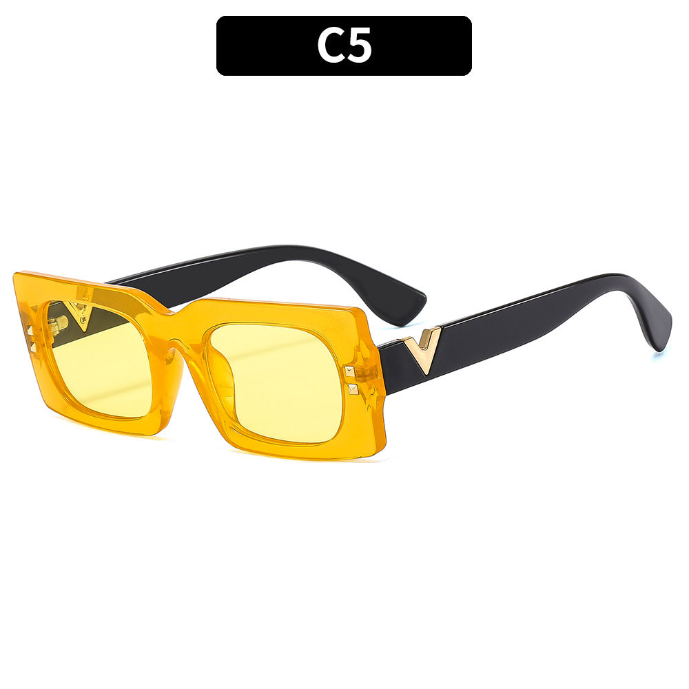 Retro-Inspired Geometric Frame Sunglasses