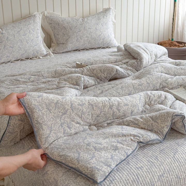 Quilted Cotton-Blend Light Comforter with Botanical Micro-Print and Contrast Piped Edge