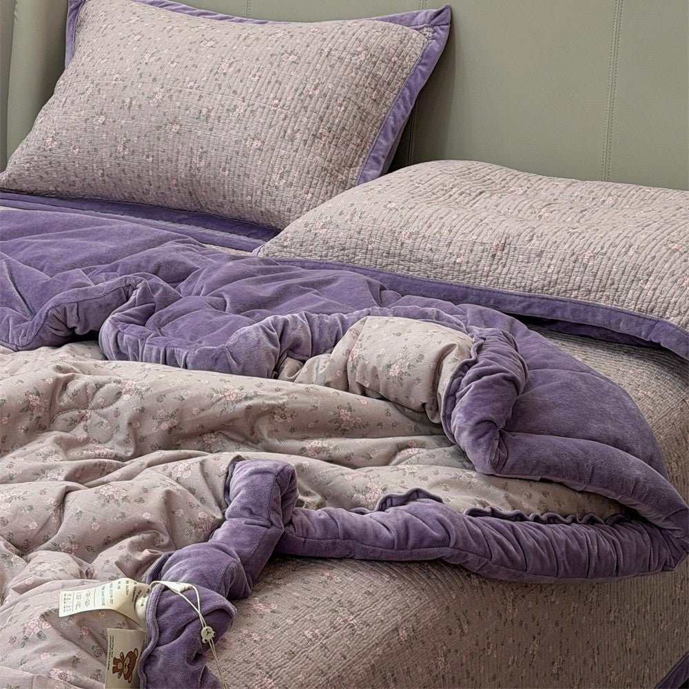 Quilted bedspread and pillow set