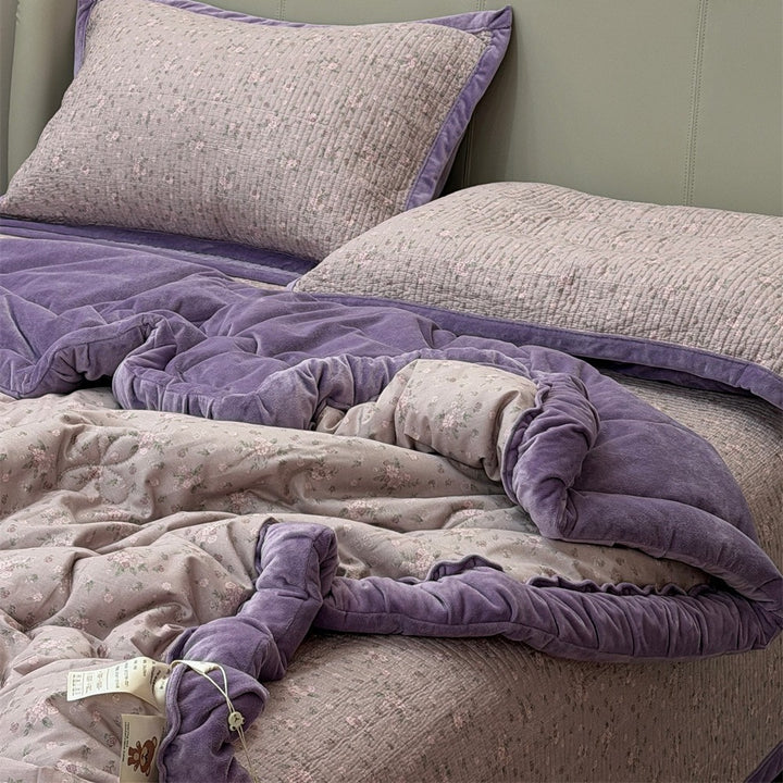 Quilted bedspread and pillow set