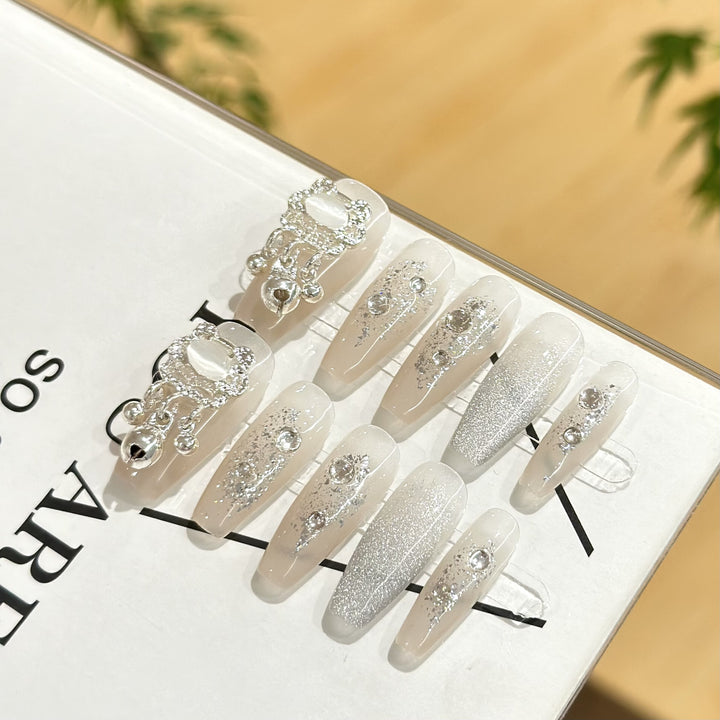 Glamorous Elegant Press-On Nail Set with Rhinestone Accents