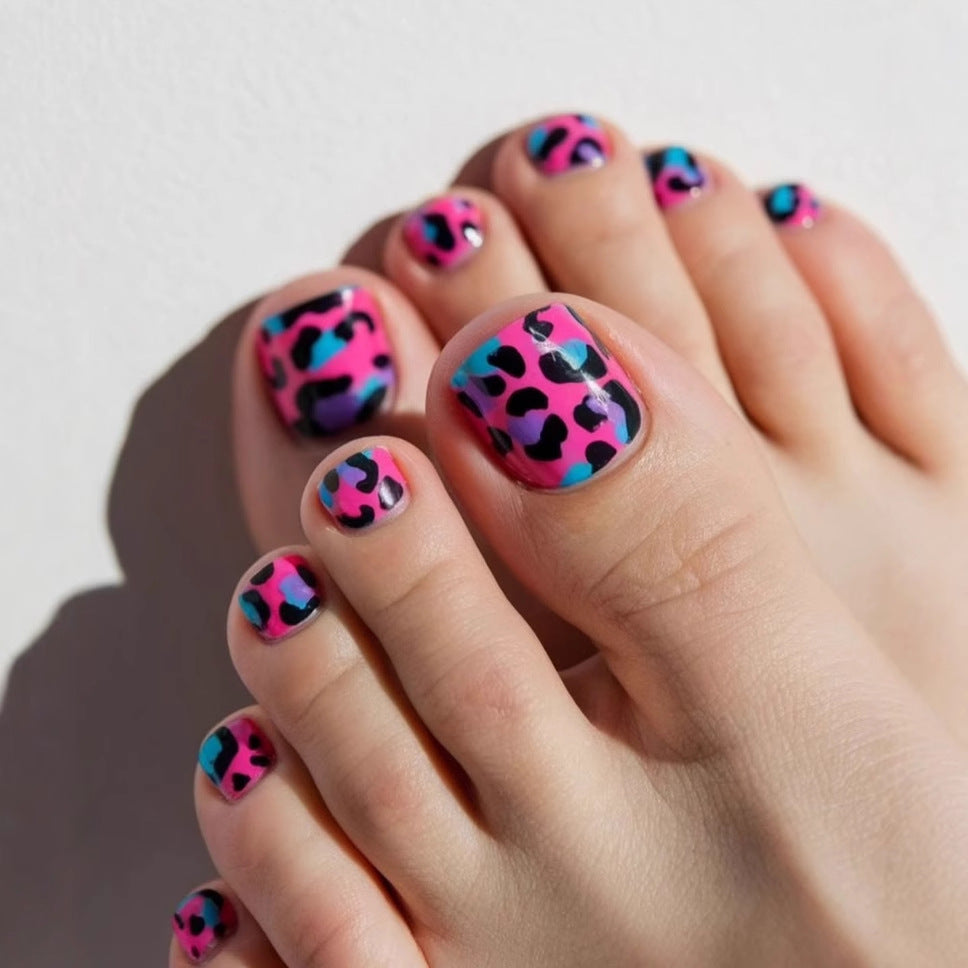 Artificial nail set with vibrant leopard pattern Stornfield