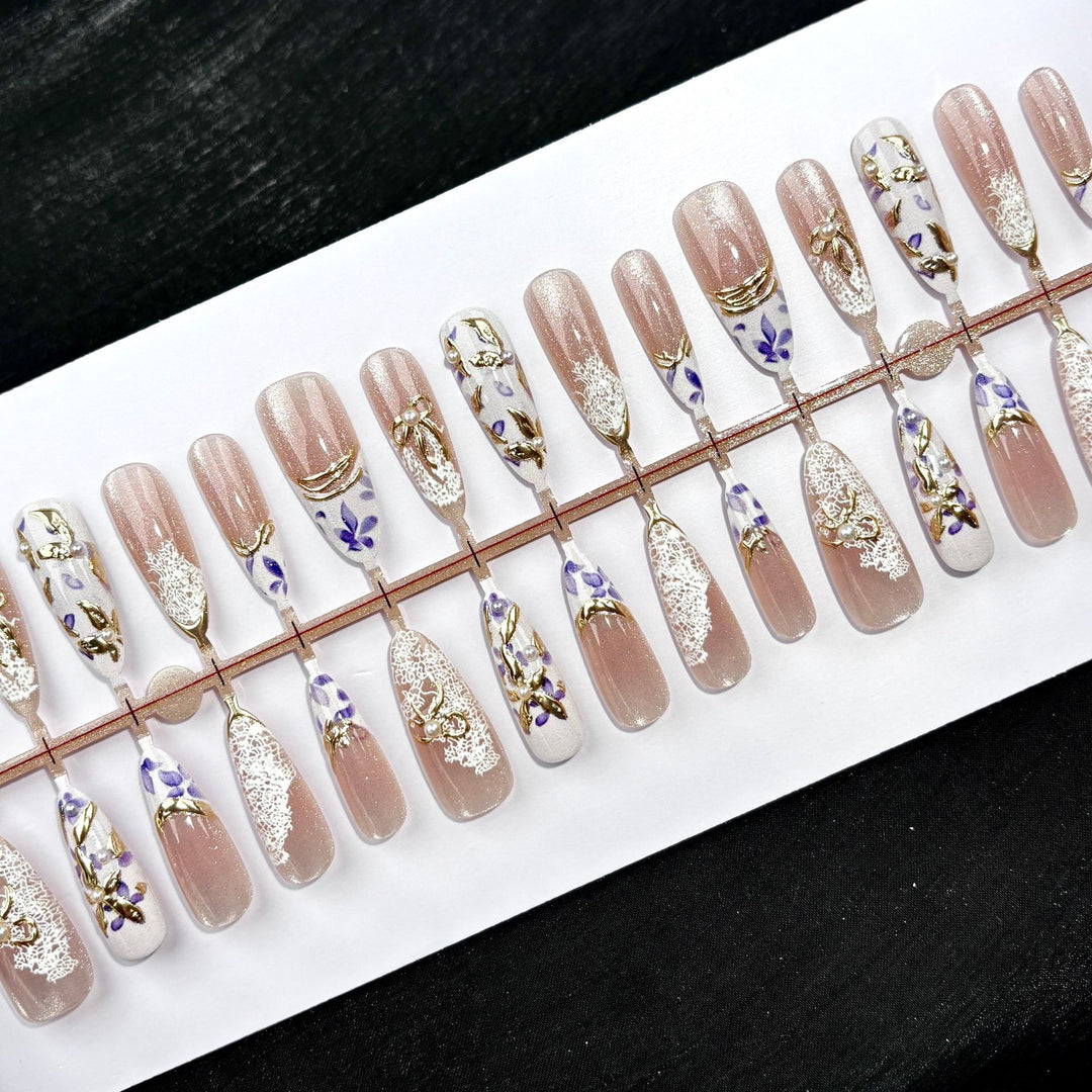 Elegant Floral Decorative Press-On Nails