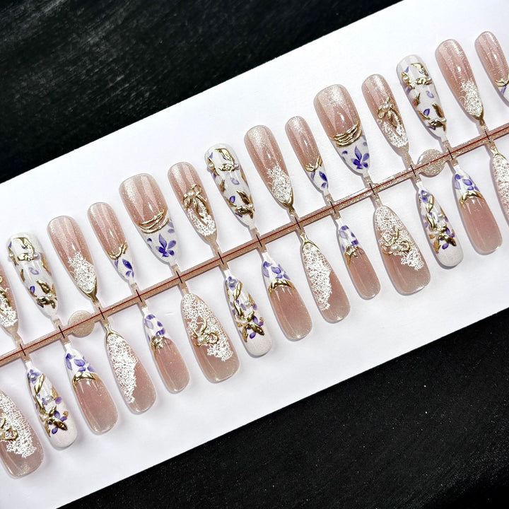 Elegant Floral Decorative Press-On Nails