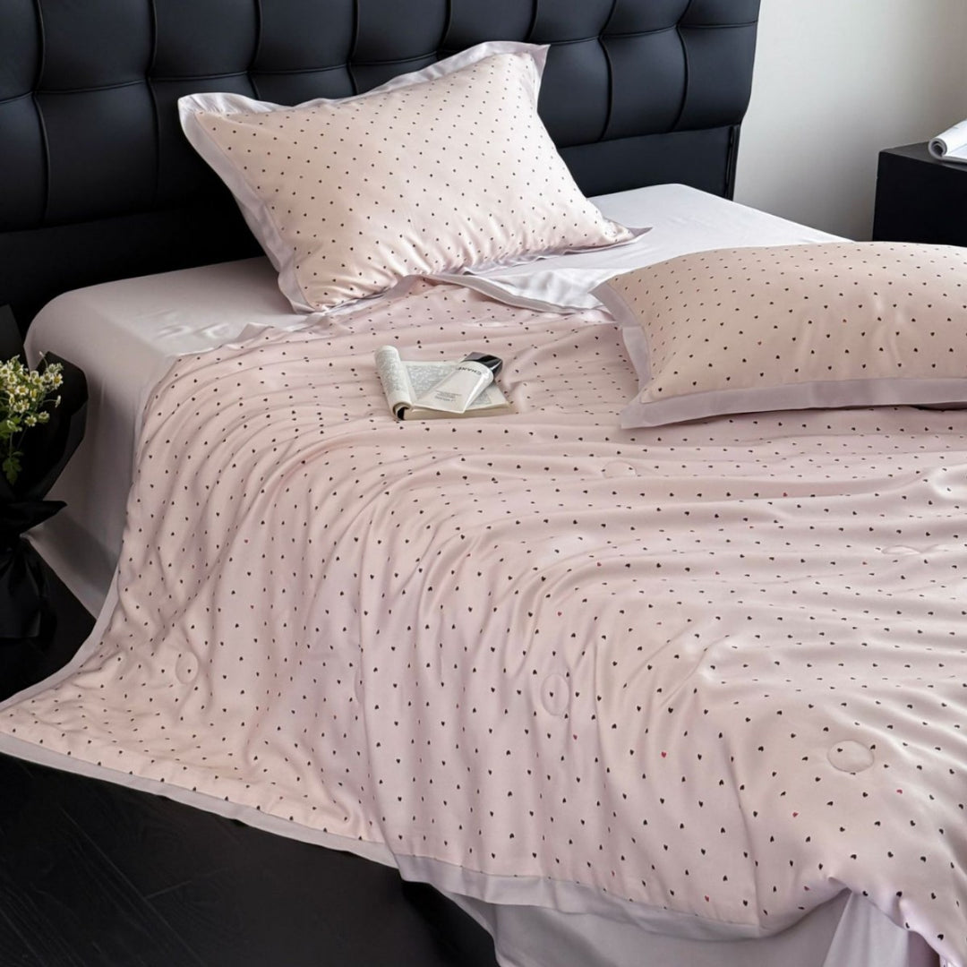 Fine cotton satin bedding set with heart allover and satin edge