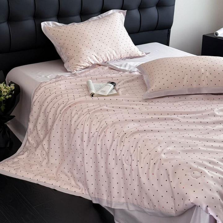 Fine cotton satin bedding set with heart allover and satin edge