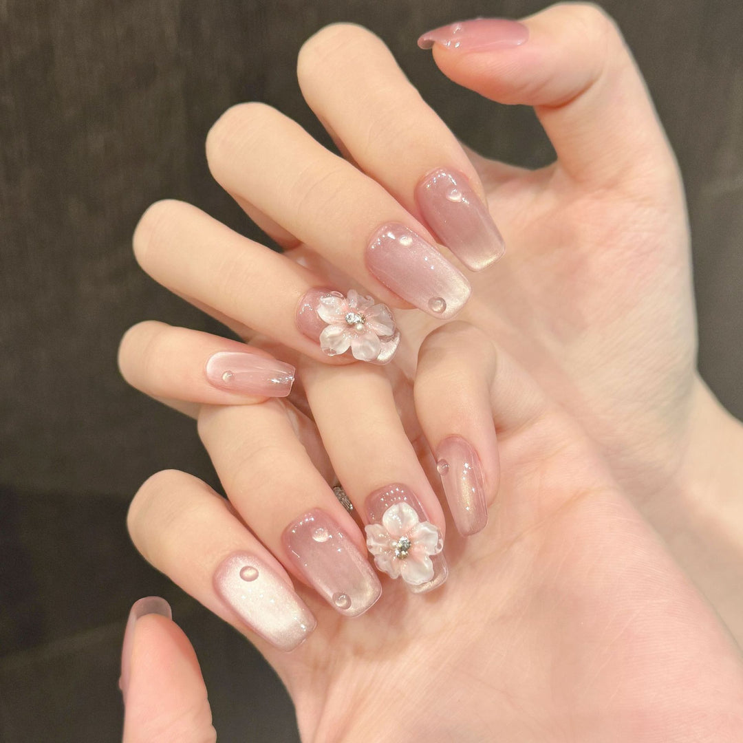 Decorative Press-On Nail Art Set with Floral Embellishments  1791774369
