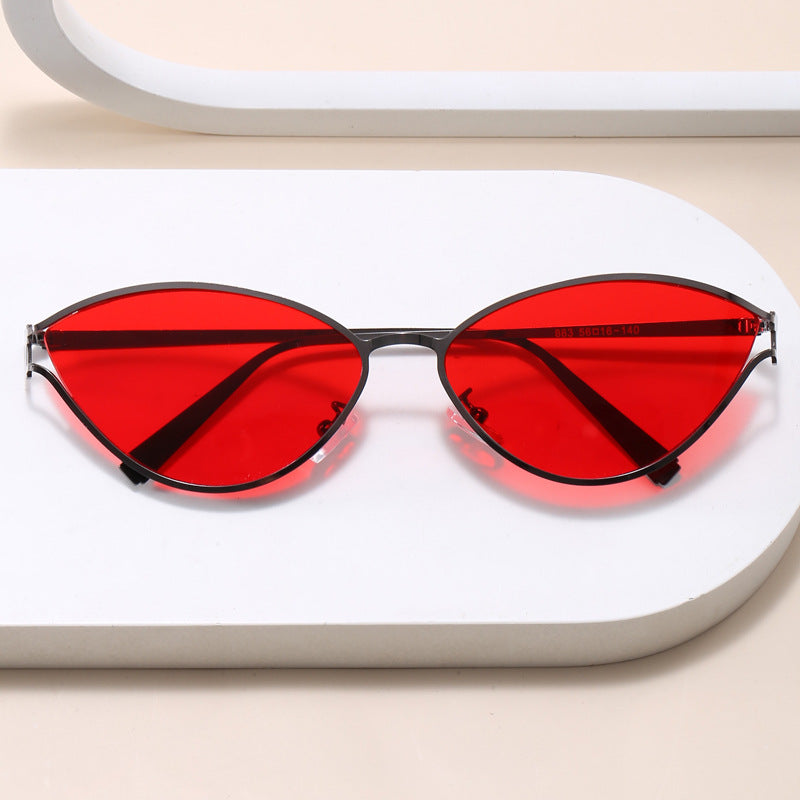 Fashionable Cat-Eye Sunglasses with Thin Metal Frame Stornfield